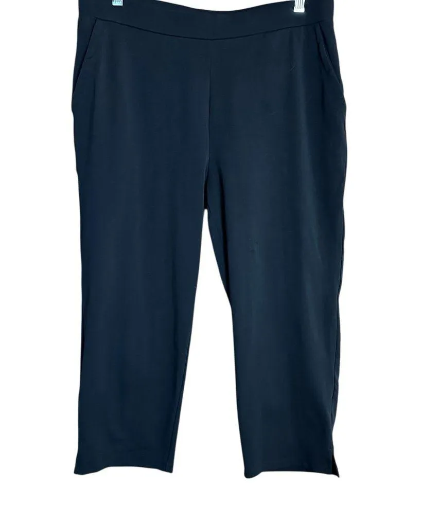 Susan Graver Black Cropped Pants. Capris Front & Back Pockets. Elastic Waistband - Image 1