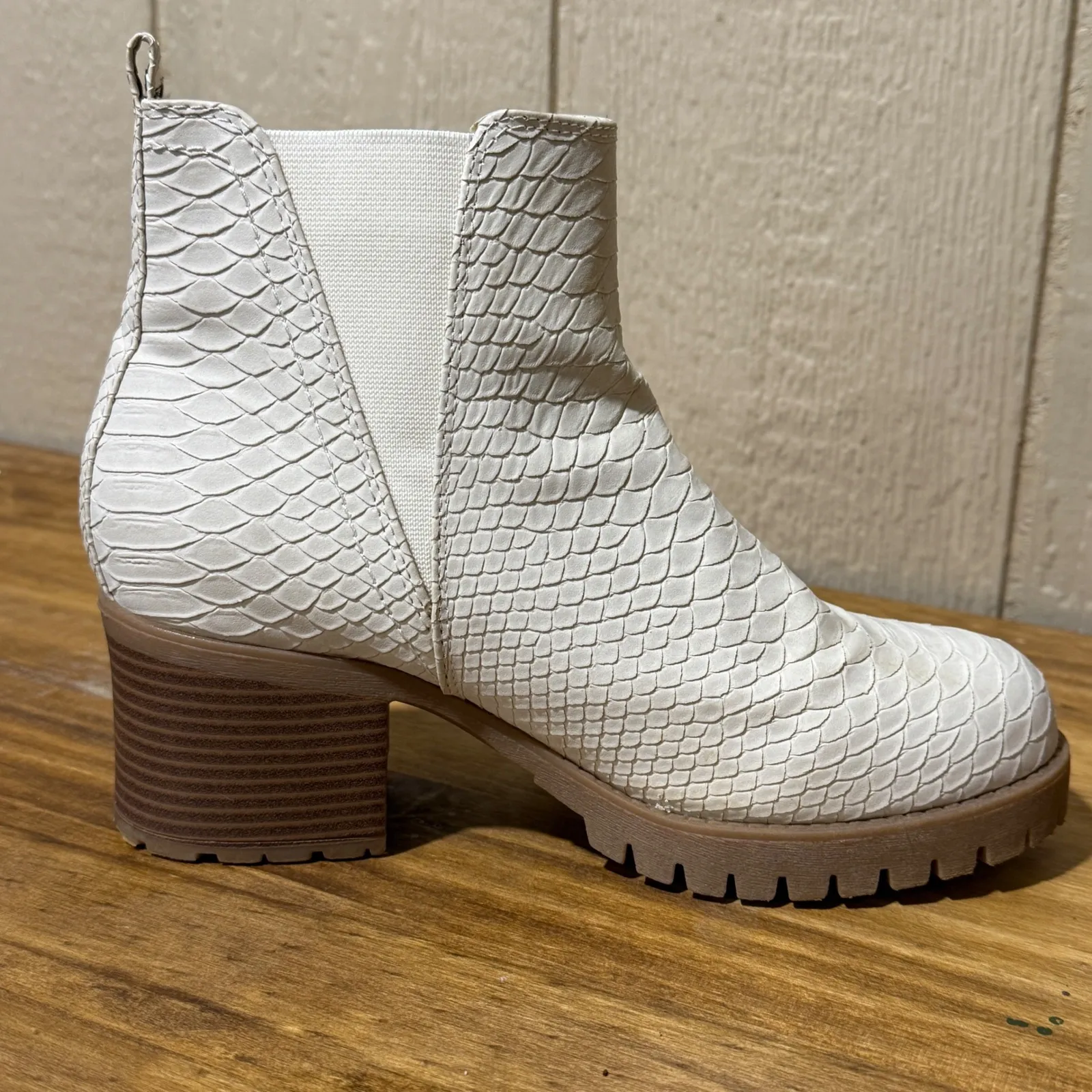 Altard State Cream Snake Embossed Block Heel Chelsea Boots Women's Size 8 M‎ - Image 5