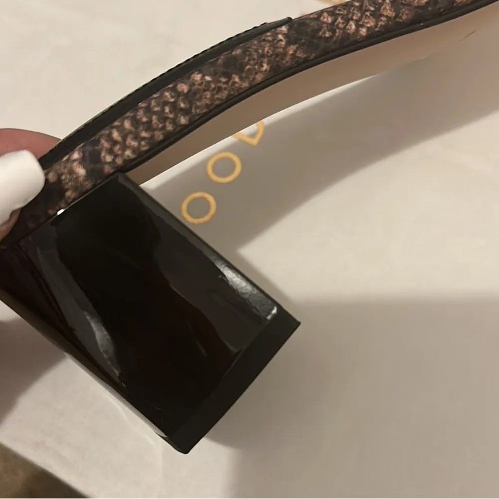 GOOD AMERICAN Block Heel Slide Sandal in Desert Snake Size 5 New NIB Kardashian - Image 4