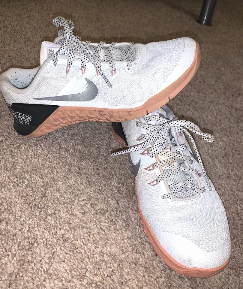 Nike Tennishoes - Image 2