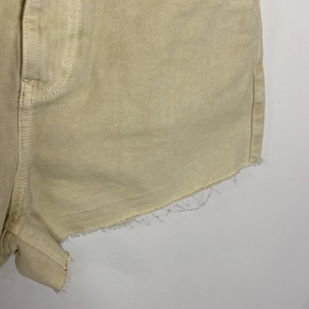 Zara mid rise relaxed shorts fringe hem in dusty pale yellow size 4 - Image 5