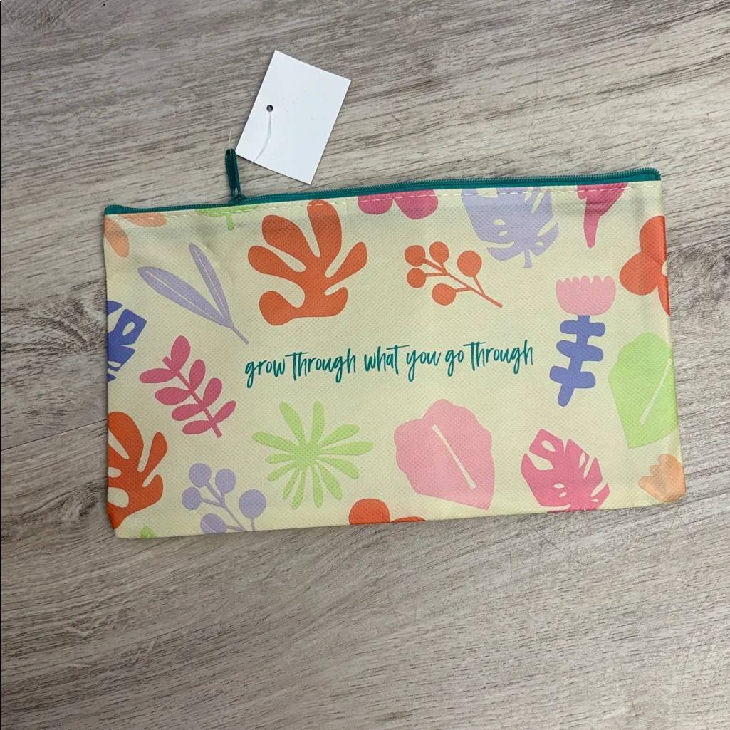 NWT Thrive Causemetics Pastel Multicolor Lightweight Zip Makeup Bag 5.75"x9.75" Green - Image 2