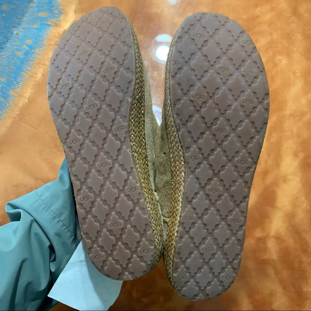 Ugg Garnet Toggle Ankle Booties shearling button tan suede shearling size 6 - Image 7