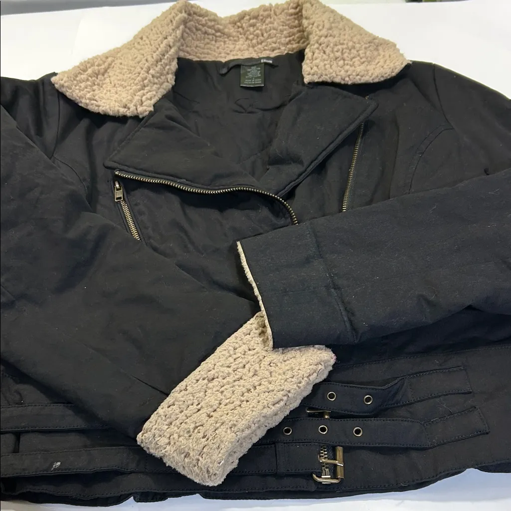 Ellison  women’s Black Jacket with Tan Sherpa Collar - Image 10