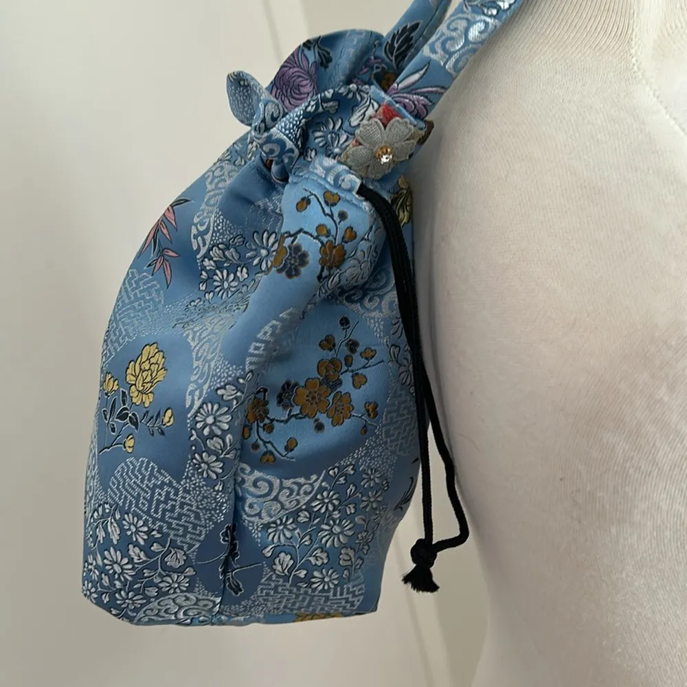 Gigi Chicago Blue Satin Floral Print Drawstring Bag NWT - Image 4