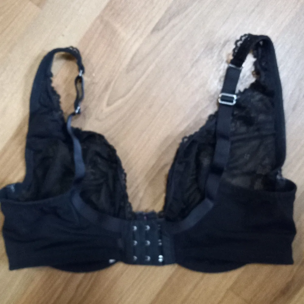 Victoria's Secret 36DDD Underwire Bare Lace Full Coverage Bra in Black - Image 4