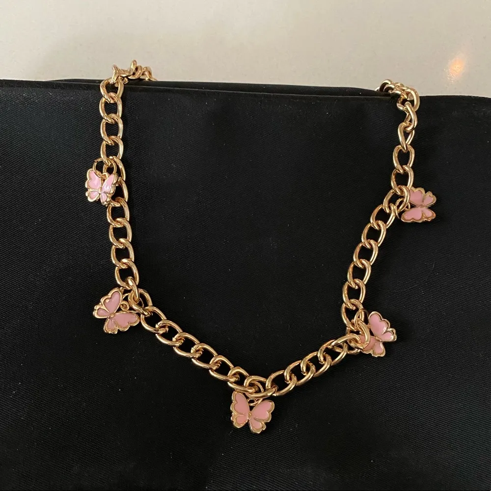 Butterfly charm gold chain choker necklace pink 🦋💖 - Image 3