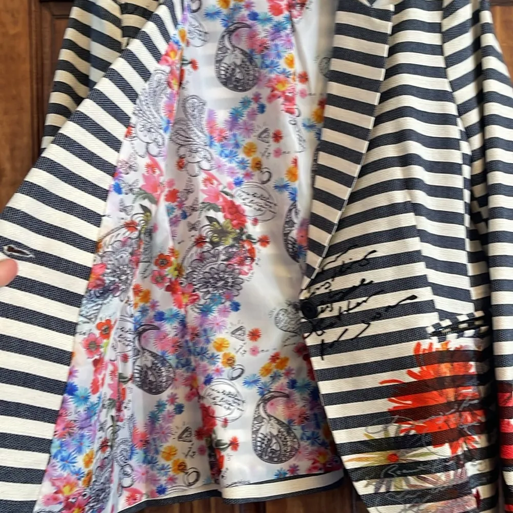 Desigual  Graffiti one button Striped Blazer size 40 (S) - Image 6