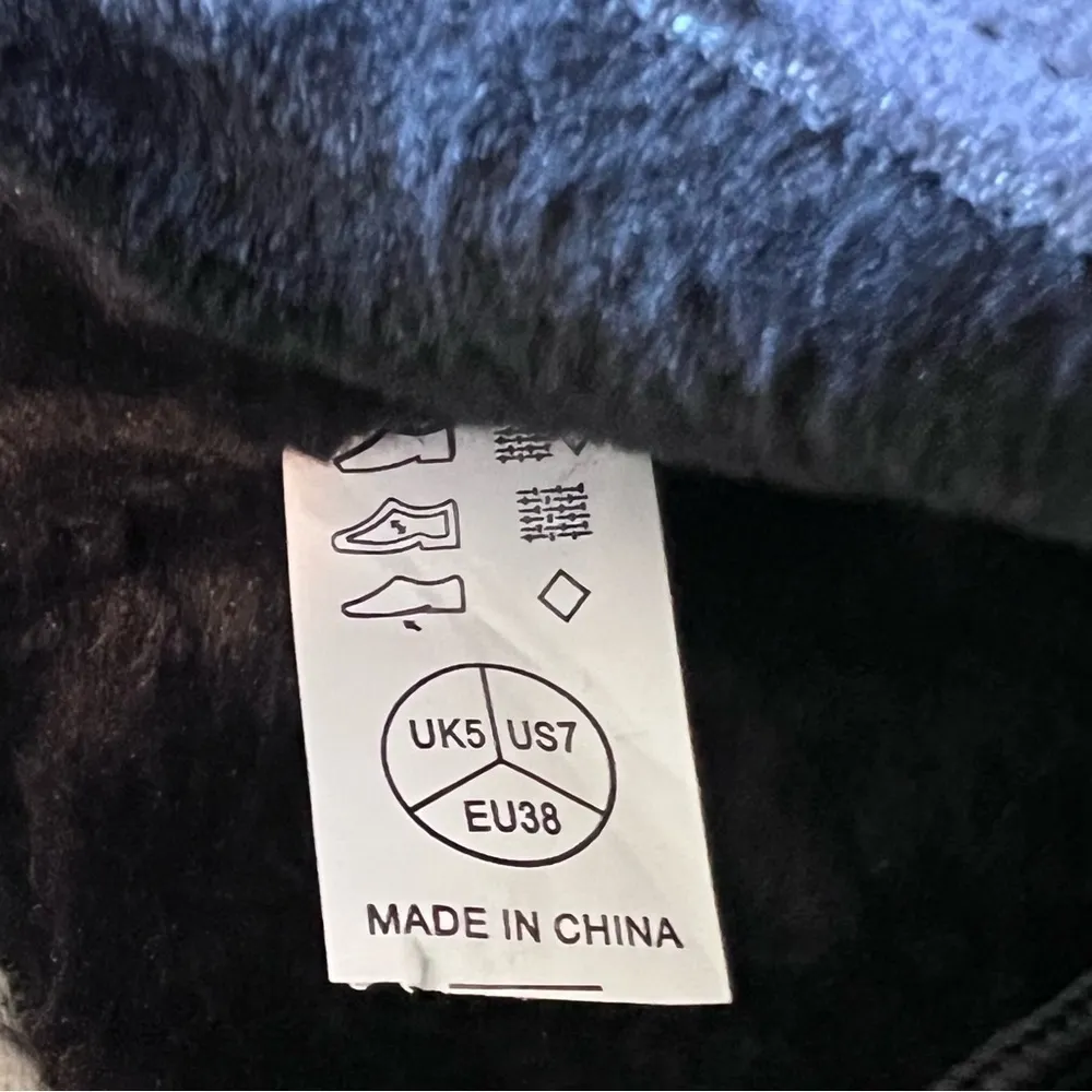 Polar Lace Up Quilted Faux Fur Lined Women's Boot With Side Zip Pocket Size 7 - Image 7