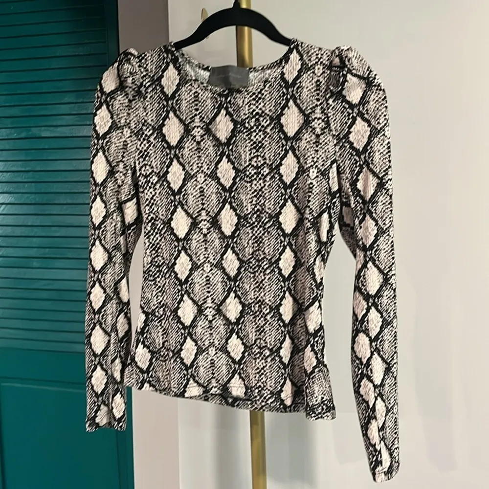 NWOT Sunday In Brooklyn Ashton Snakeprint Puff Sleeve Top Women Size XS - Image 2