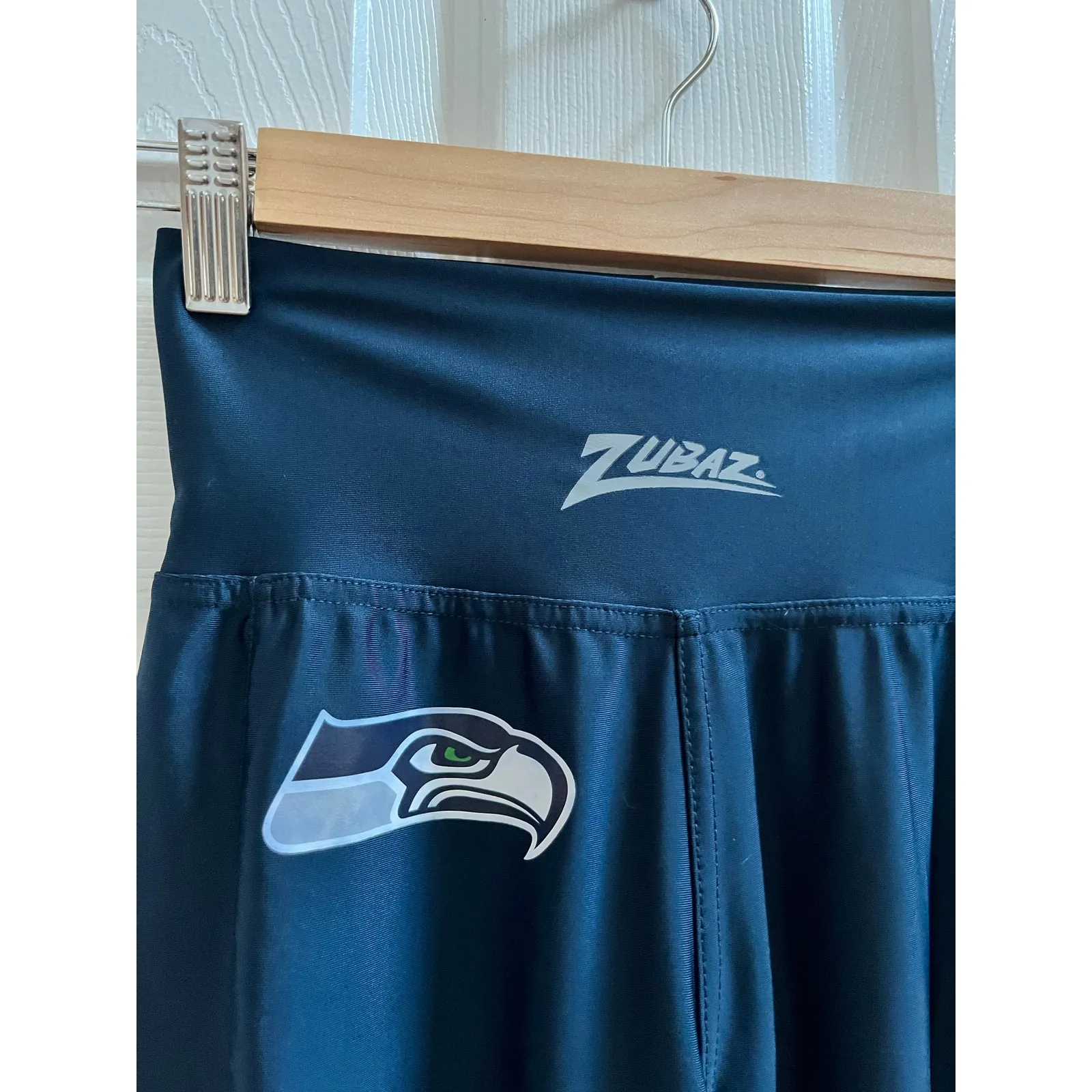 Zubaz Blue Side Green Mesh Panels NFL Seattle Seahawks Graphic Leggings Size XS - Image 6