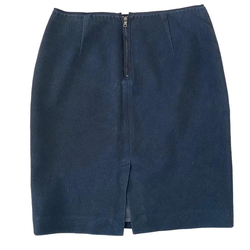 Elie Tahari women's size 10 black pencil skirt fully lined with back zipper - Image 2