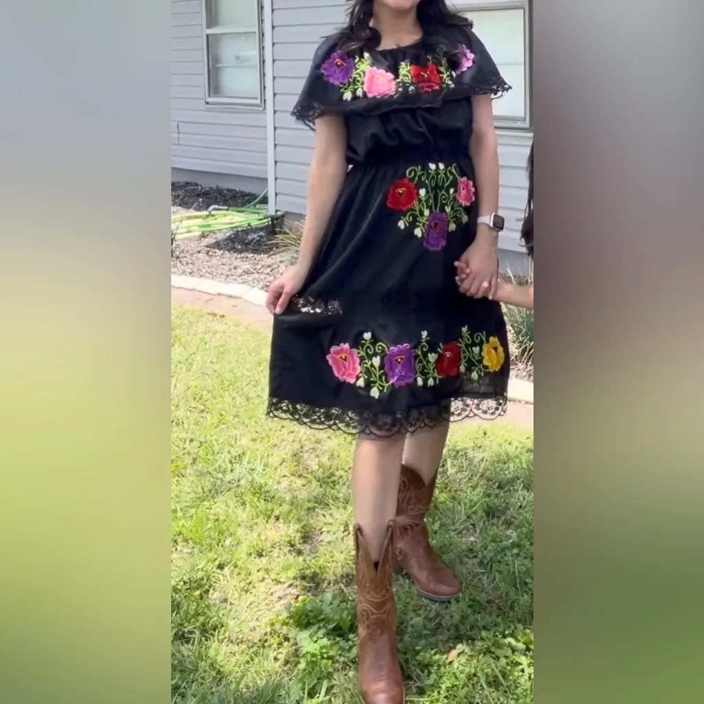 Mexican Floral Embroidered Black Women’s Dress Size Small/Medium - Image 4