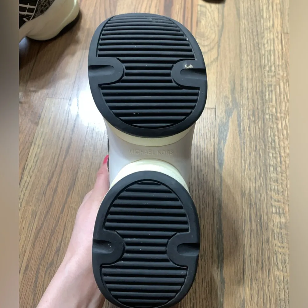 Michael Kors olympia leather and mixed logo print trainer - Image 5