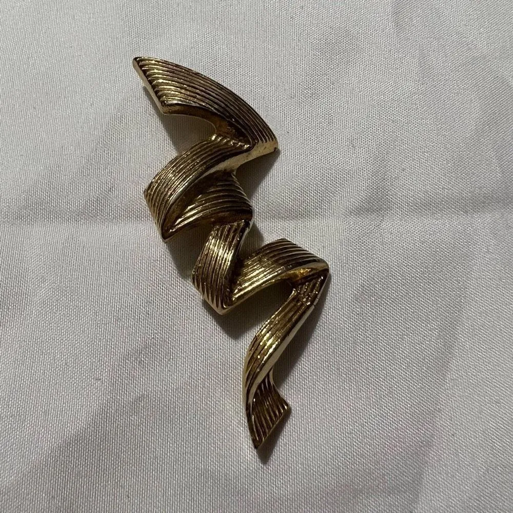 Vintage Signed GERRYS Ribbon Brooch‎ Gold - Image 3