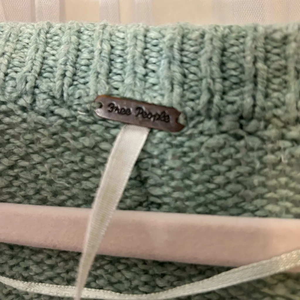 Free People  Light Green Knit Sweater Over Sized - Image 4