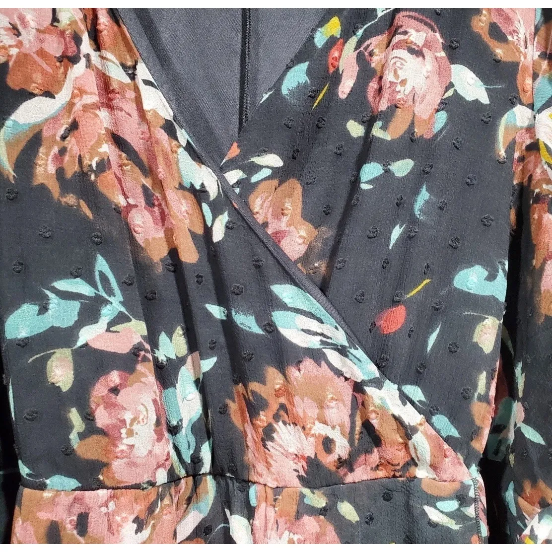 Torrid Faux Wrap Dress Swiss Dot Floral Dark Grey Sz. 2 Pockets Hi-Lo Tulip‎ Hem - Image 8