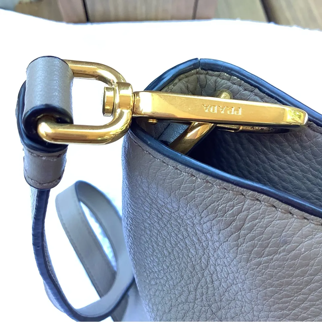 NICE genuine leather PRADA tote bag 🌷🌷 - Image 3