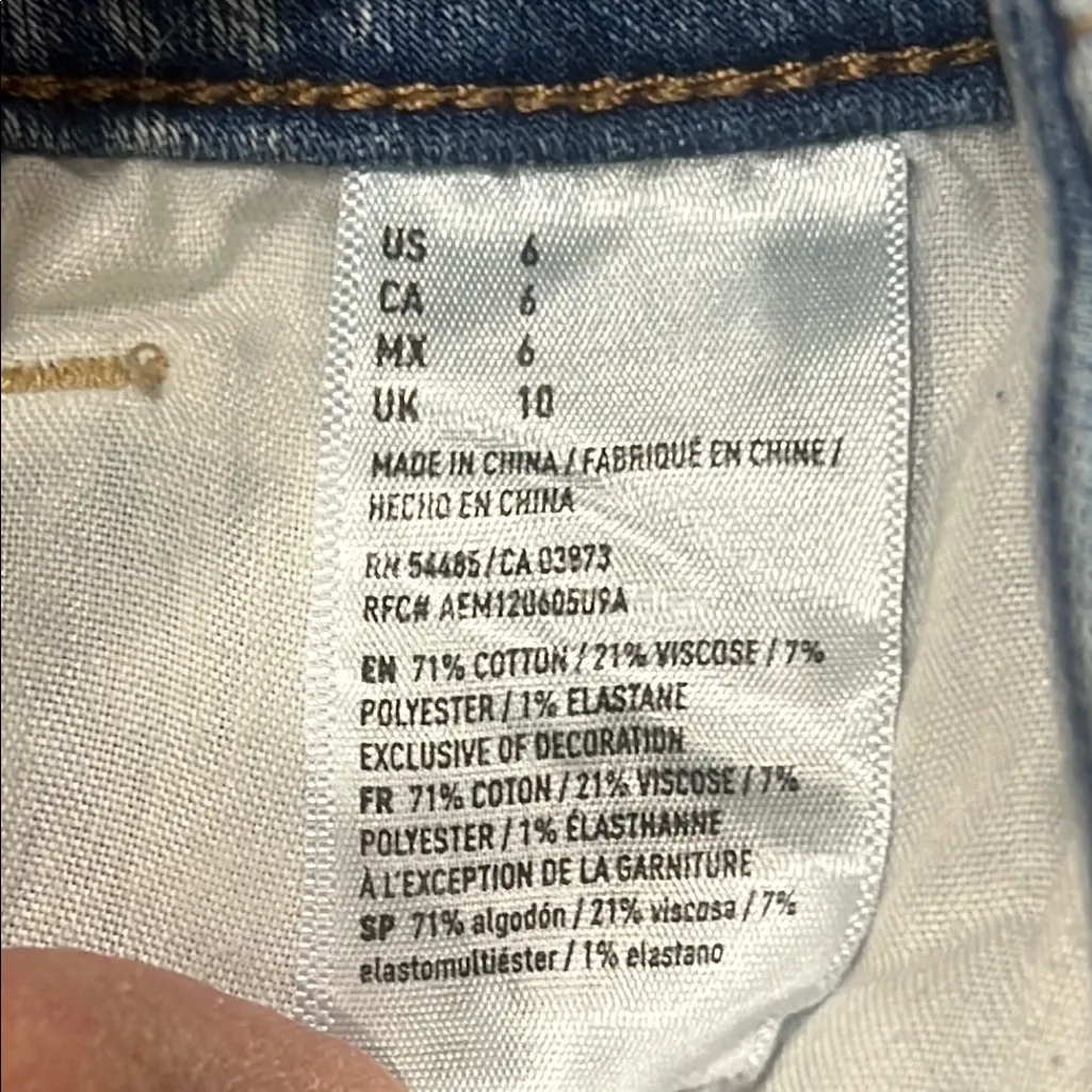 American Eagle Outfitters Light Blue Distressed Jean Shorts w/Frayed Hem, Size 6 - Image 9