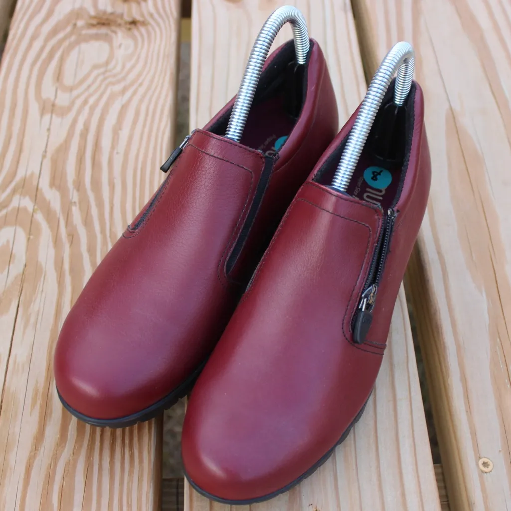 Munro Women's Burgundy Wedge Platform Slip On Shoes Sz 8 - Image 2