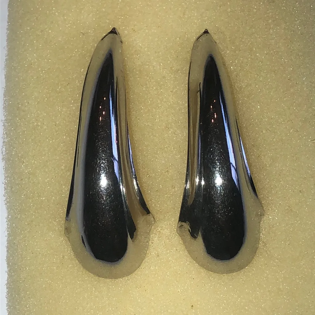 Silver Tone Teardrop Retro Boho Earrings - Image 3