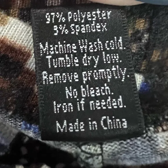 WinWin long bell sleeve abstract print tunic top size small/medium - Image 5