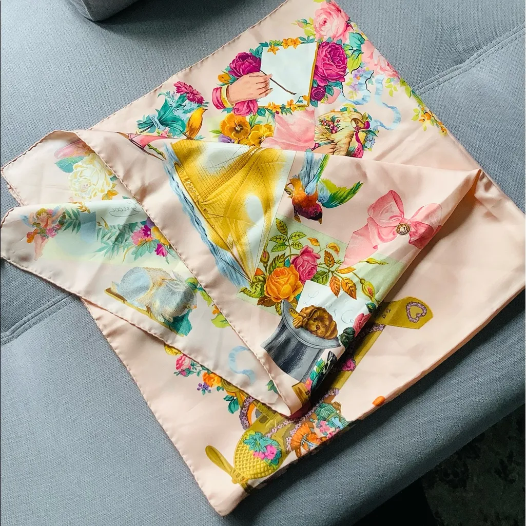 GUCCI silk scarf ~ VERY LOVELY print 💙❤️💜 - Image 8