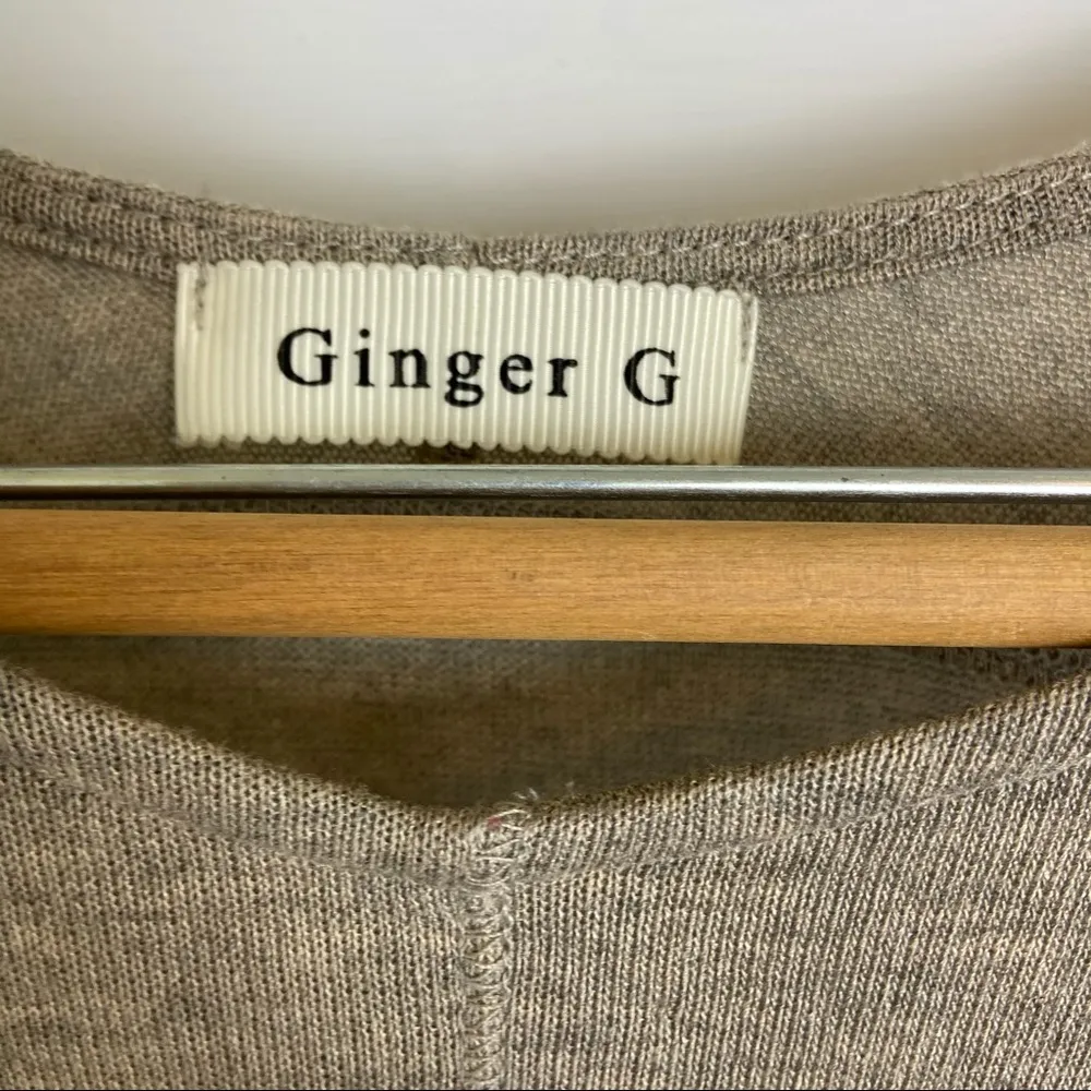 Ginger G Grayish Beige Lightweight Knit Top. Size Medium. EUC - Image 4