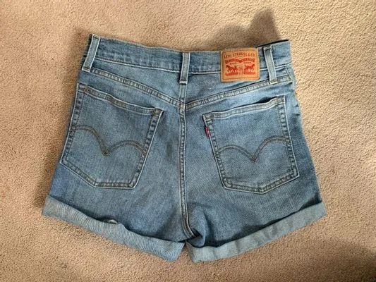 Levi’s Wedgie Shorts - Image 4