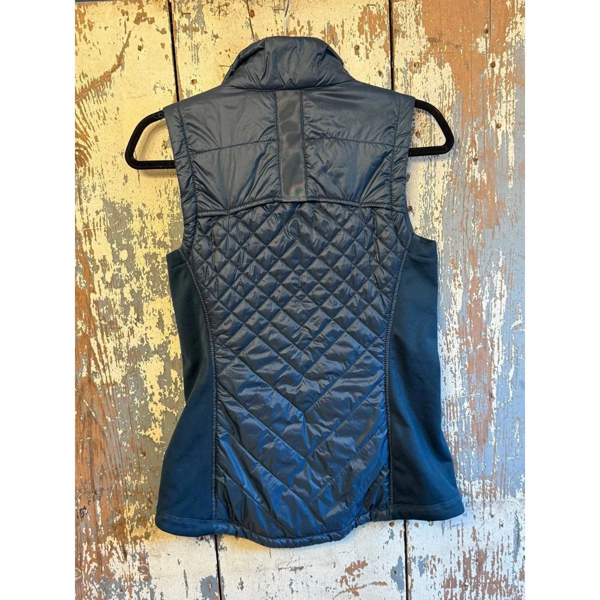 Athleta Rock Springs Quilted Vest Green size Small - Image 5