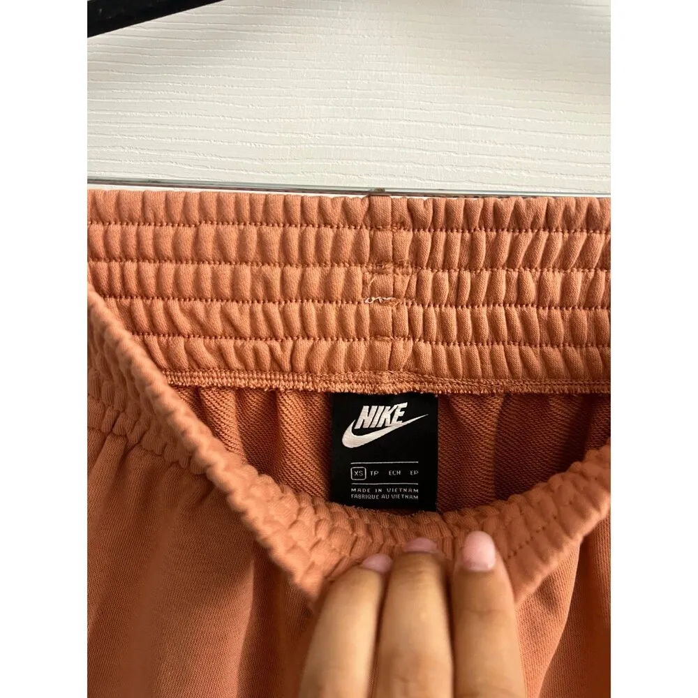 NIKE WOMENS FEMME SHORTS XS - Image 9