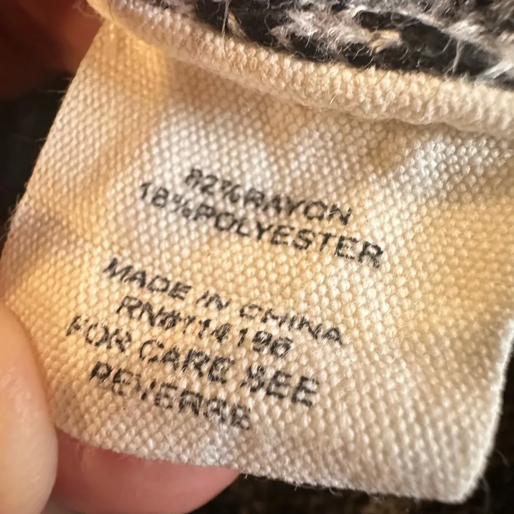 Retrology Women Sz:M Black & White Geometric All Over Pattern Pullover Sweater. Size M - Image 8