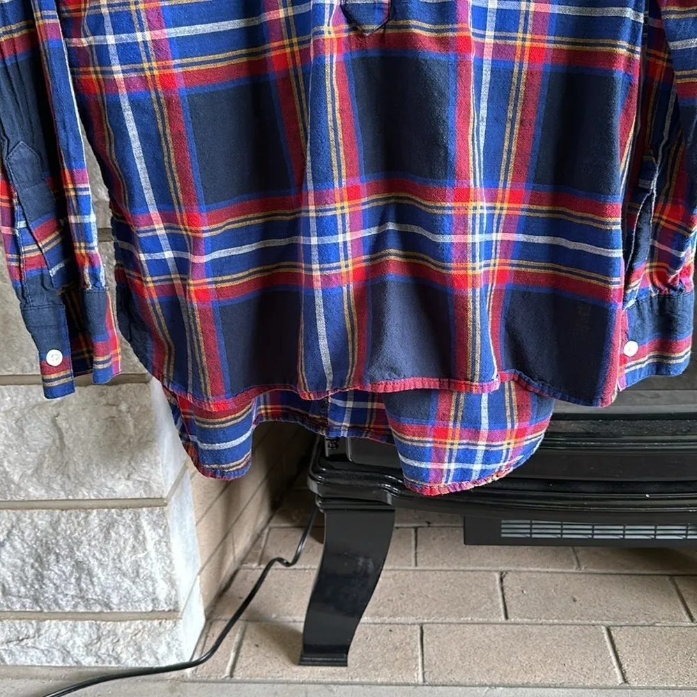 Old Navy Boyfriend plaid halfway button-down shirt with pockets, size medium - Image 4