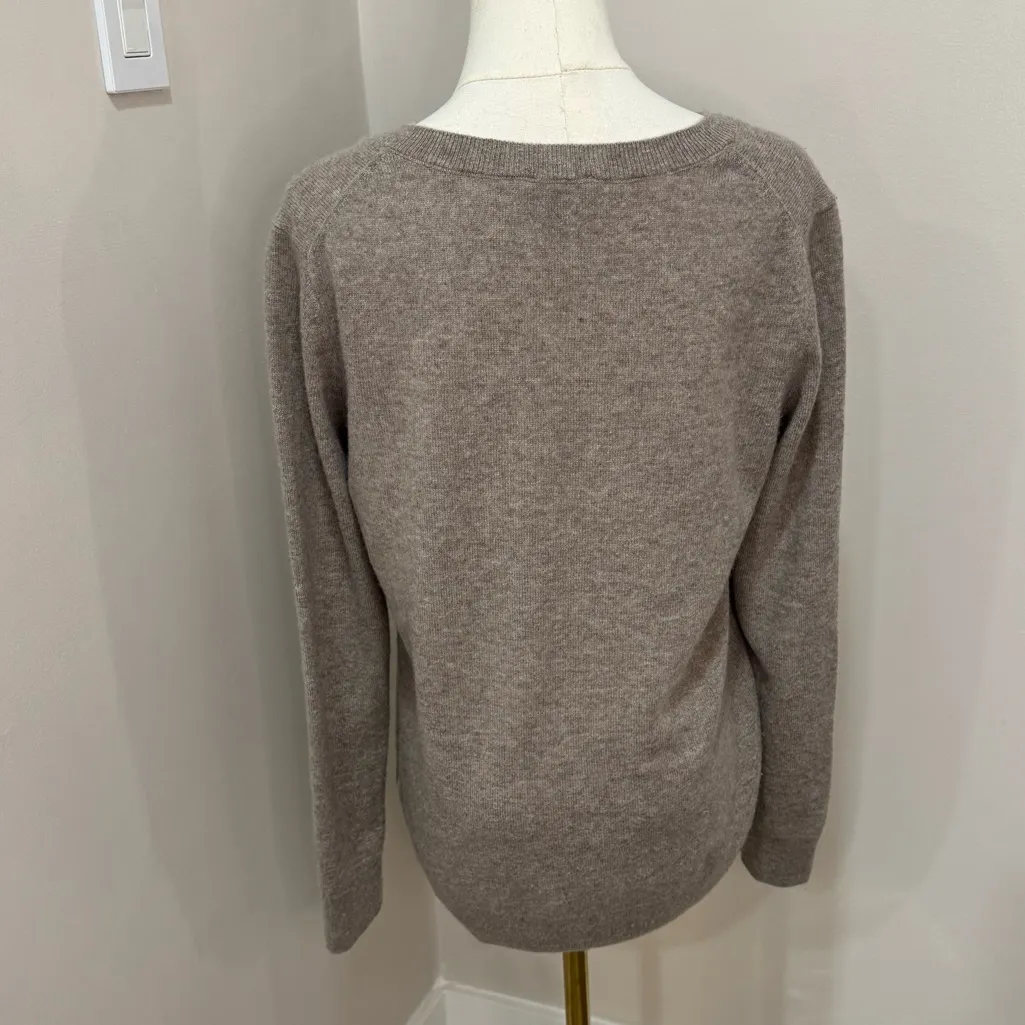 Hilary Radley 100% cashmere Sweater Beige V-neck 100% Cashmere Sweater Medium - Image 3
