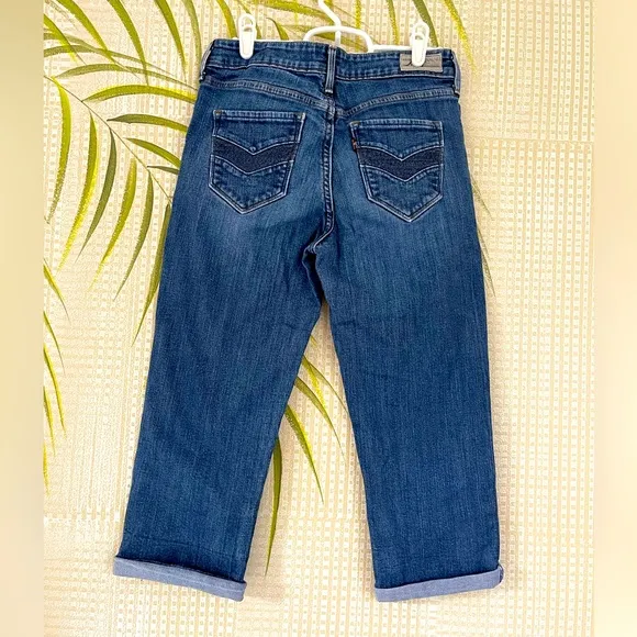 Levi’s Demi Curve Cropped Jeans Size 6/28 - Image 2