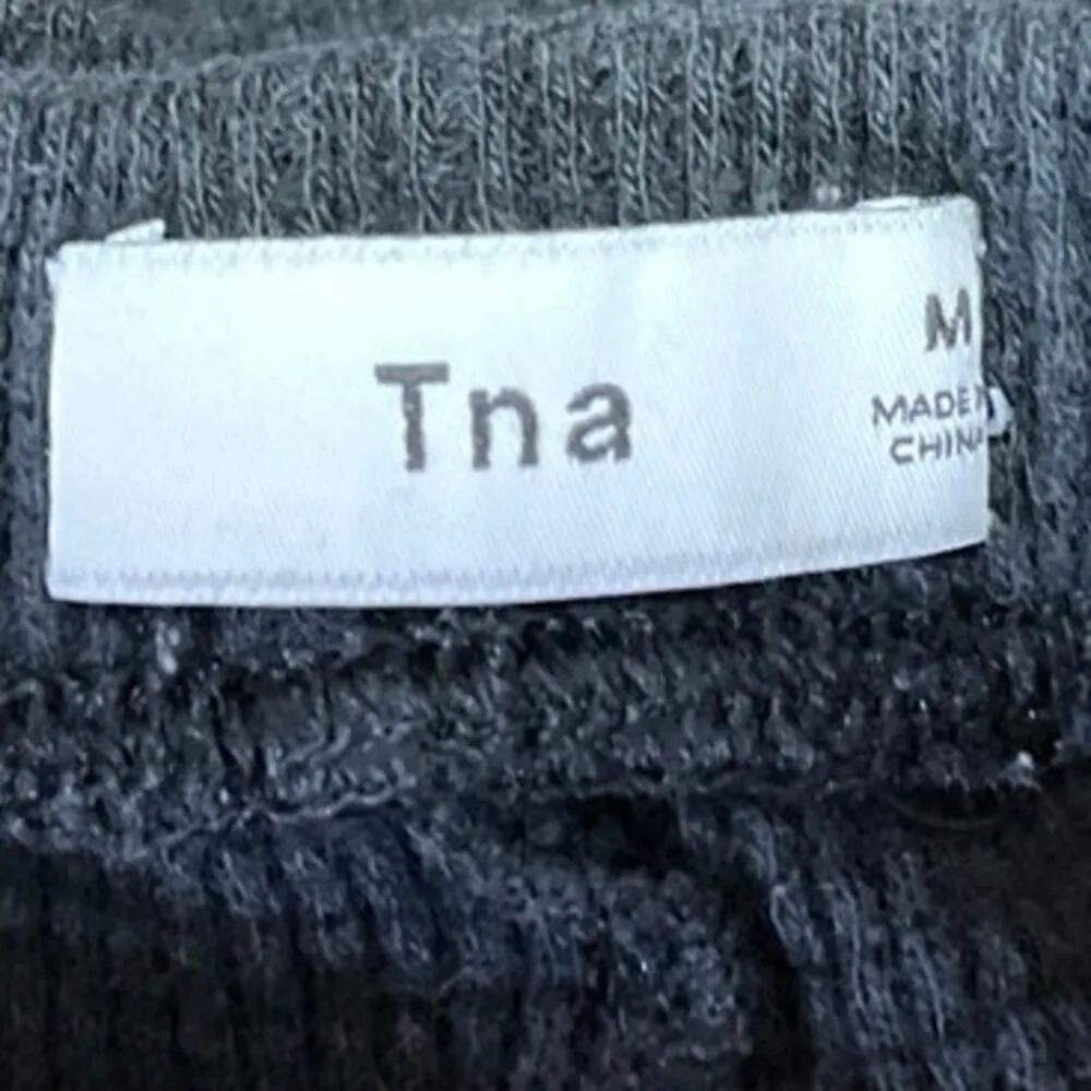 Aritzia TNA Women's Black Waffle Knit Mid Rise Athletic Workout Yoga Shorts M - Image 4