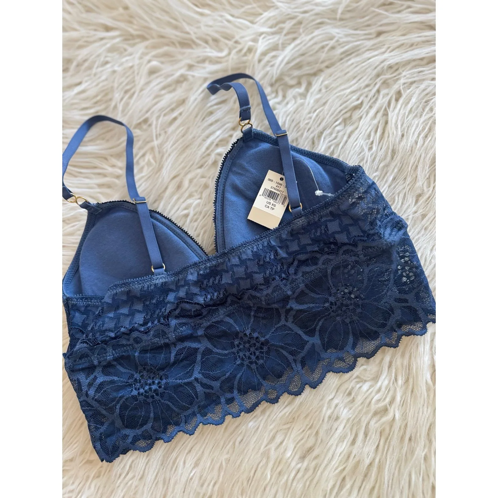 Aerie Snow Angel Lace Padded Bralette Marbled Blue
Size XS - Image 8
