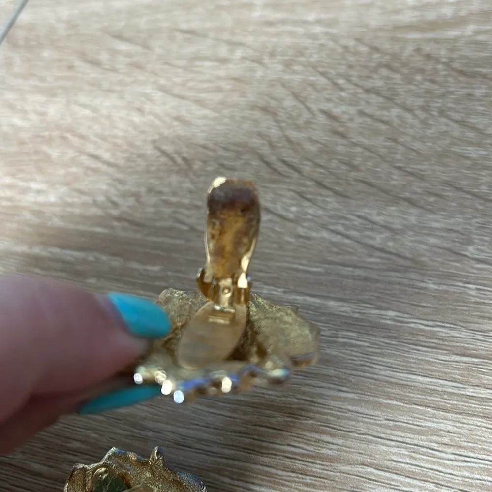 Lion clip on earrings Gold - Image 5