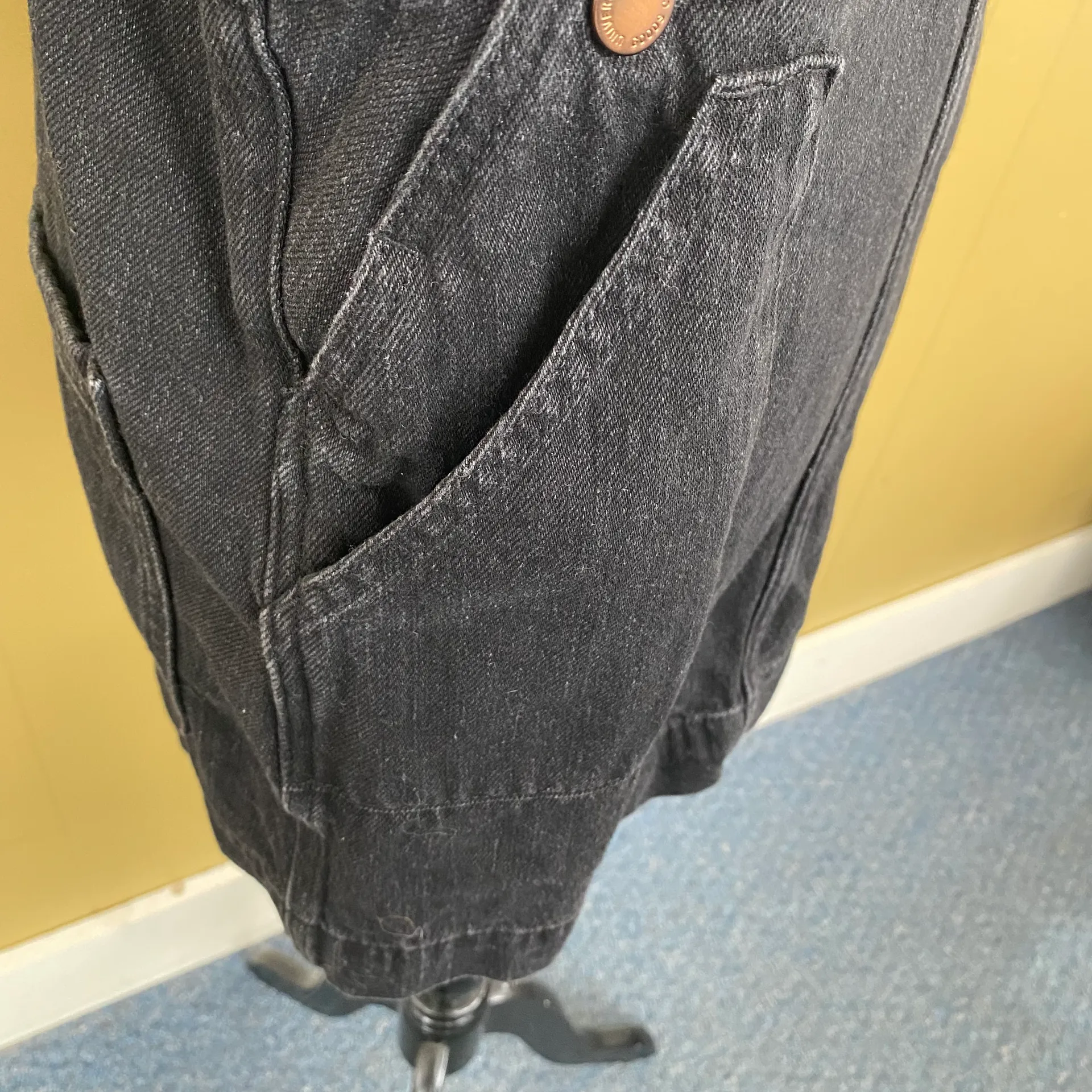 Universal thread women XS overall Jean skirt black  New never worn  - Image 2