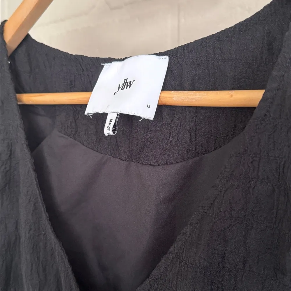 YLLW Tatum Bubble Tie Vest Black textured medium lined - Image 2