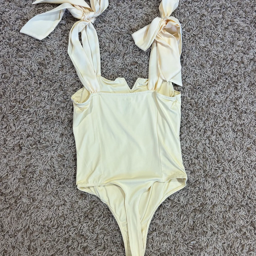 Yellow Free People Bodysuit Size small! - Image 3