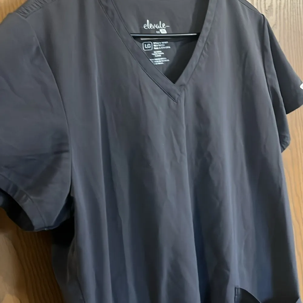 Elevate by IRG Women’s Pewter Gray‎ V Neck Scrub Top Large Gray - Image 2