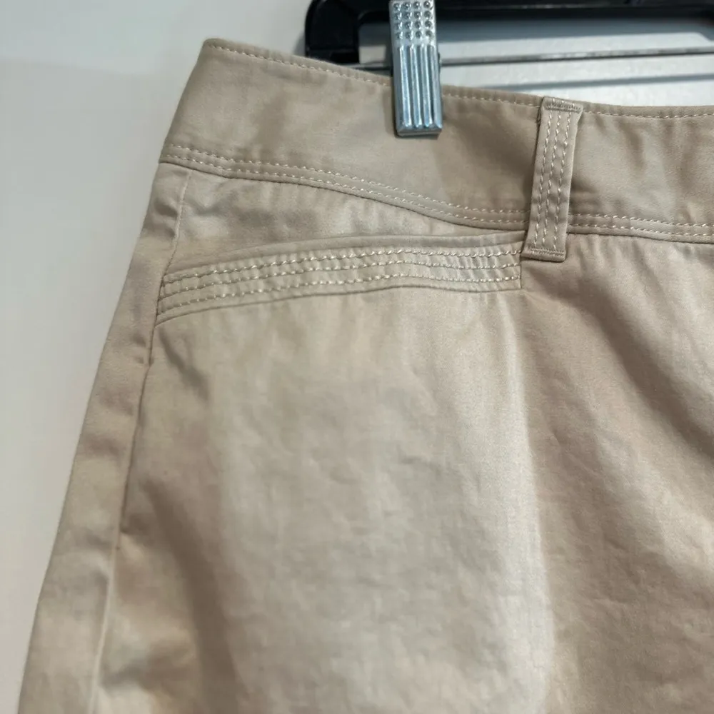 White House Black Market sz: 14 Tan cotton/ Spandex. Slight Sheen. Shorts. - Image 9