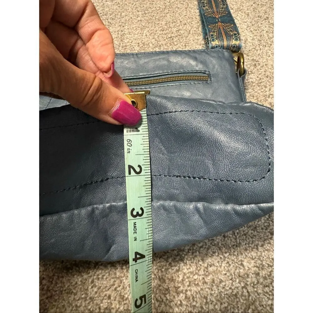 Stone Mountain Crossbody faux leather bag with guitar strap - Image 8