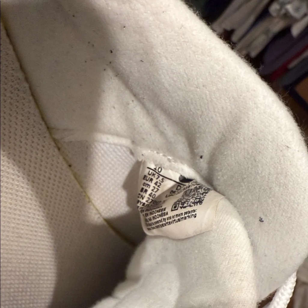 Nike Cream and White Athletic Shoes - Image 4