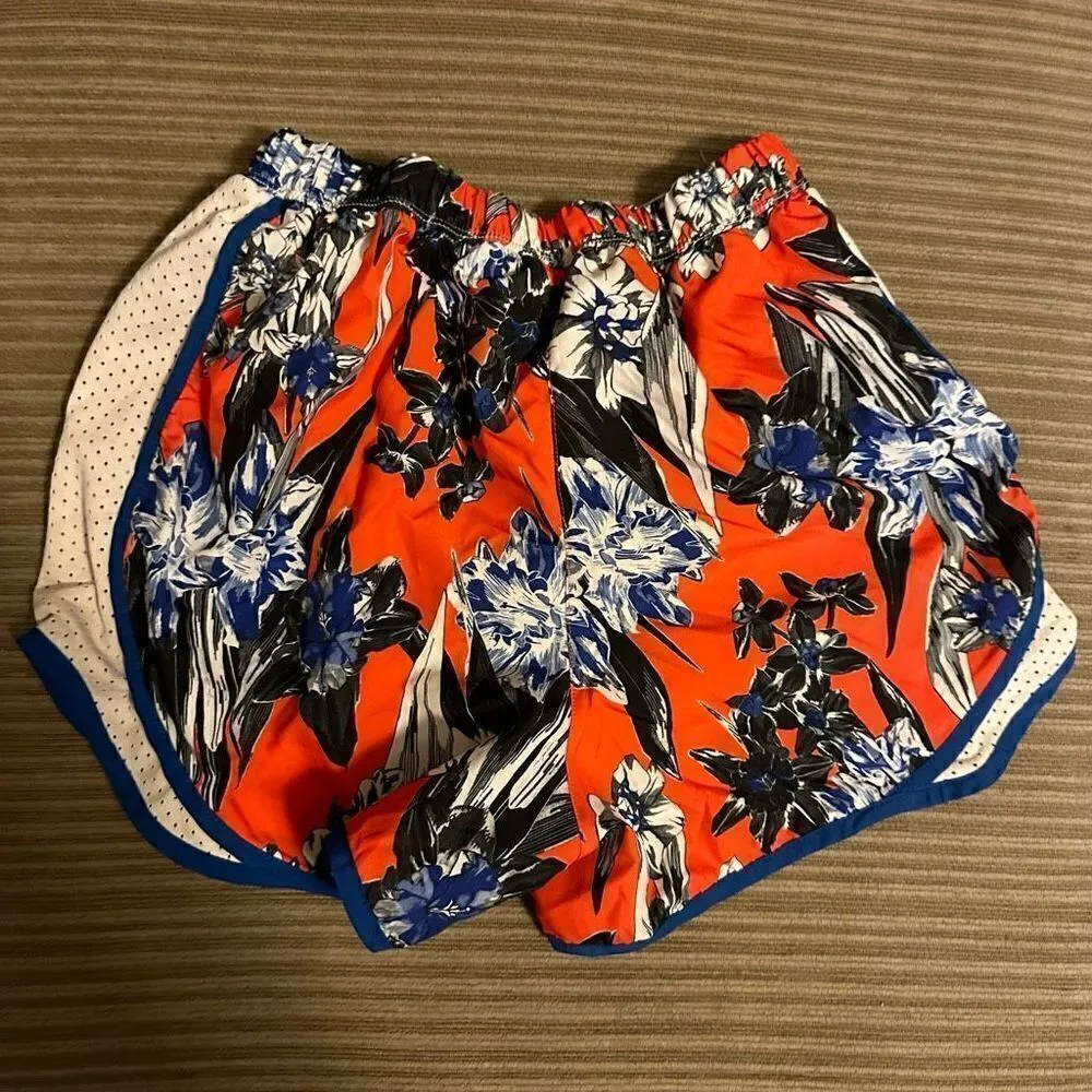 Nike hyper femme tempo floral shorts xs - Image 11