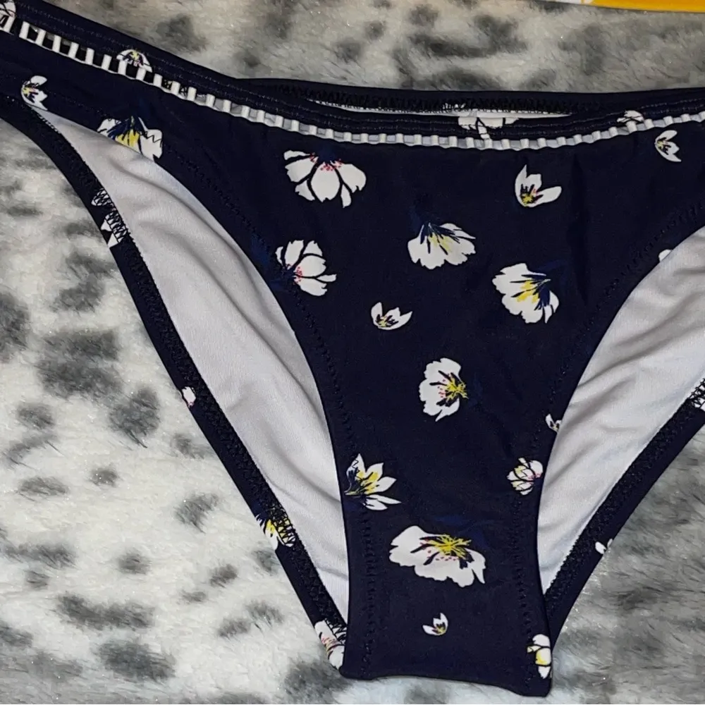 Cupshe Bikini Set - Image 3