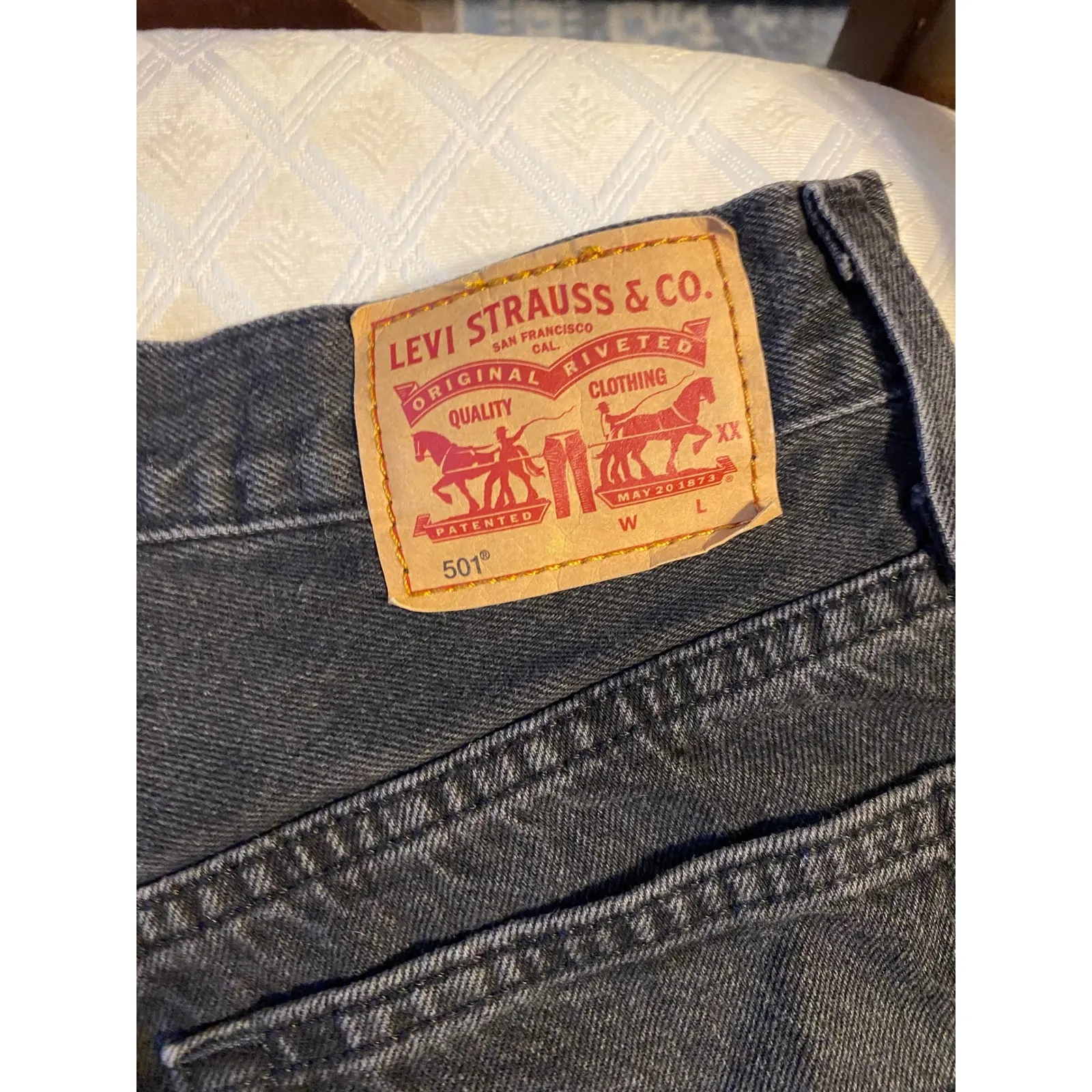 Levi's 501 Button Fly High Rise Black Denim Cut Off Mom Shorts 24 Festival Boho - Image 4