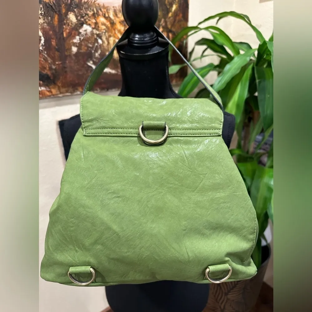 GUC BUENO MINI GREEN BACK PACK MISSING BACK STAPS. - Image 2