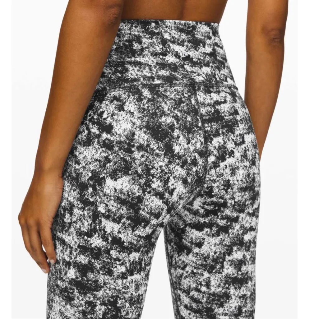 Lululemon Wunder Under High Rise Legging Sz 8 - Image 2